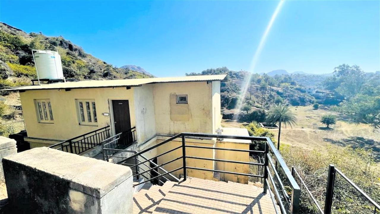 Shikhar Bunglow - A Stunning Valley View Bungalow In Mount Abu Bed and Breakfast Exterior foto