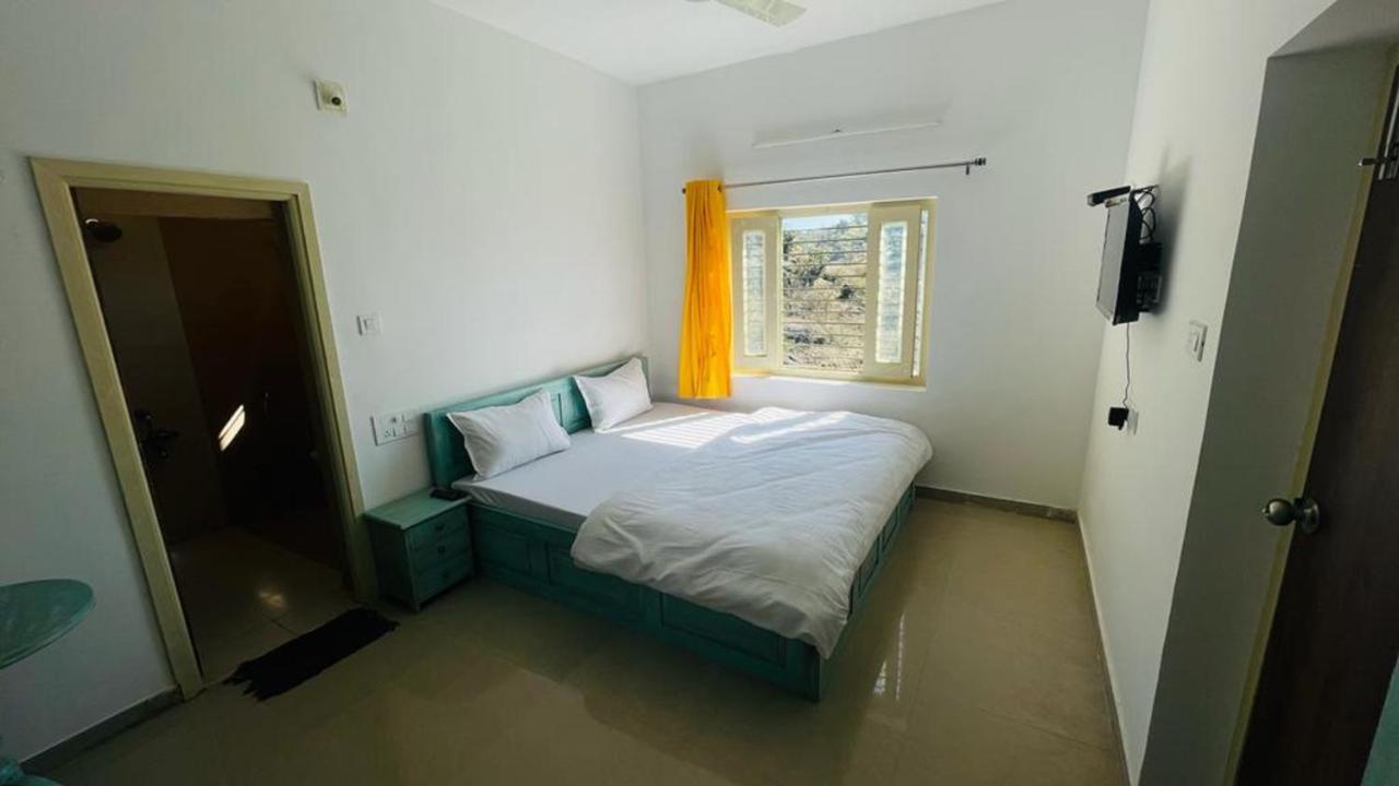 Shikhar Bunglow - A Stunning Valley View Bungalow In Mount Abu Bed and Breakfast Exterior foto