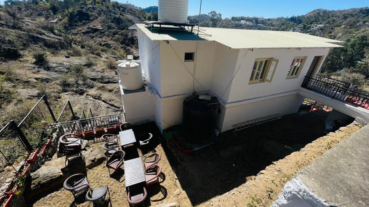 Shikhar Bunglow - A Stunning Valley View Bungalow In Mount Abu Bed and Breakfast Exterior foto
