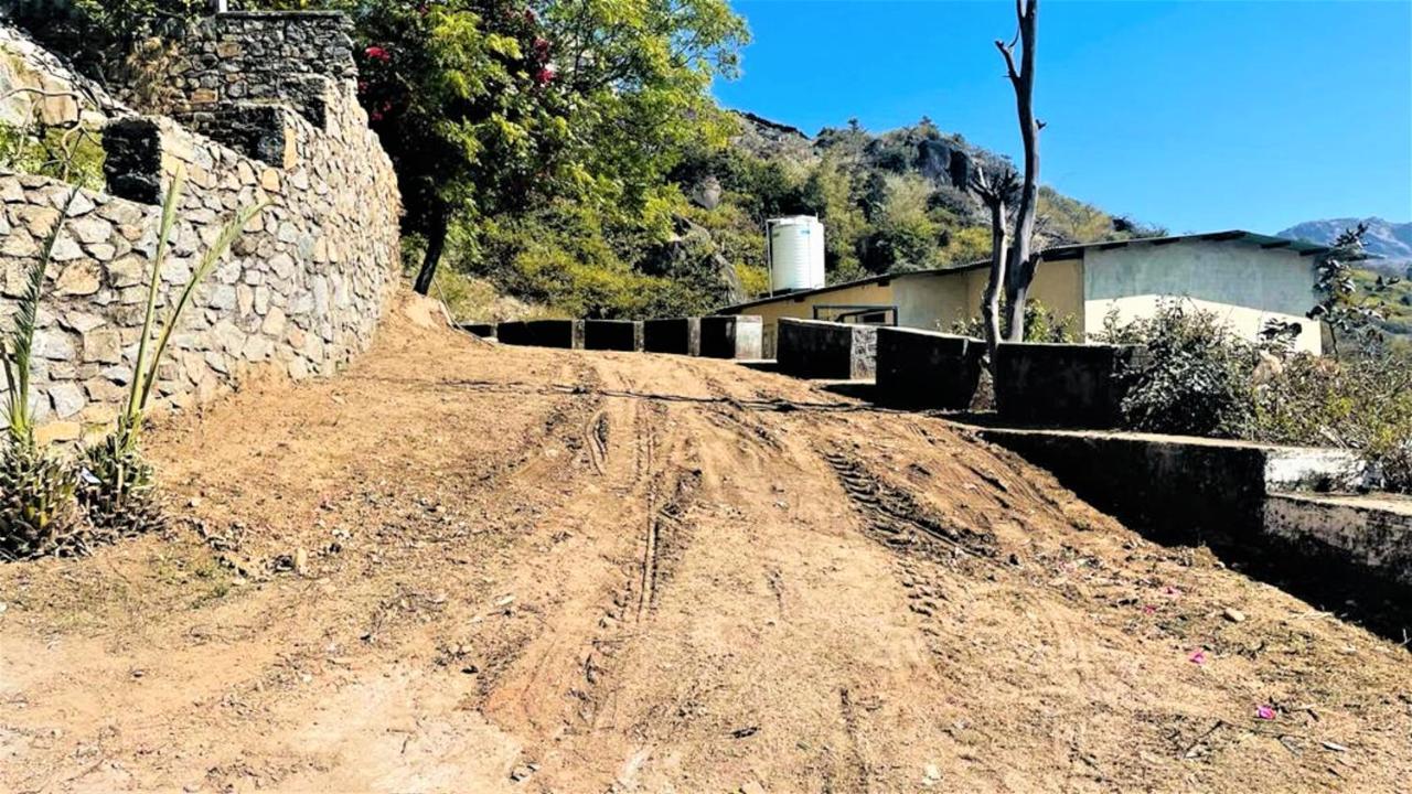 Shikhar Bunglow - A Stunning Valley View Bungalow In Mount Abu Bed and Breakfast Exterior foto