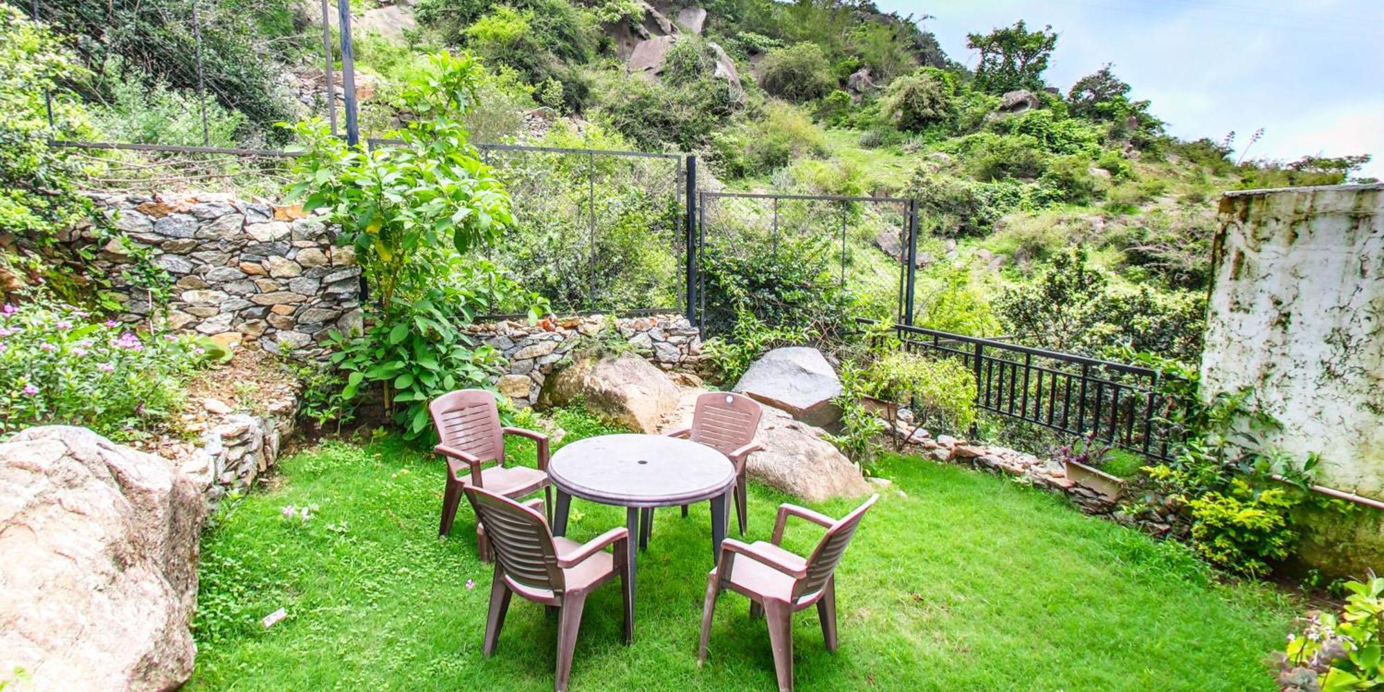 Shikhar Bunglow - A Stunning Valley View Bungalow In Mount Abu Bed and Breakfast Exterior foto